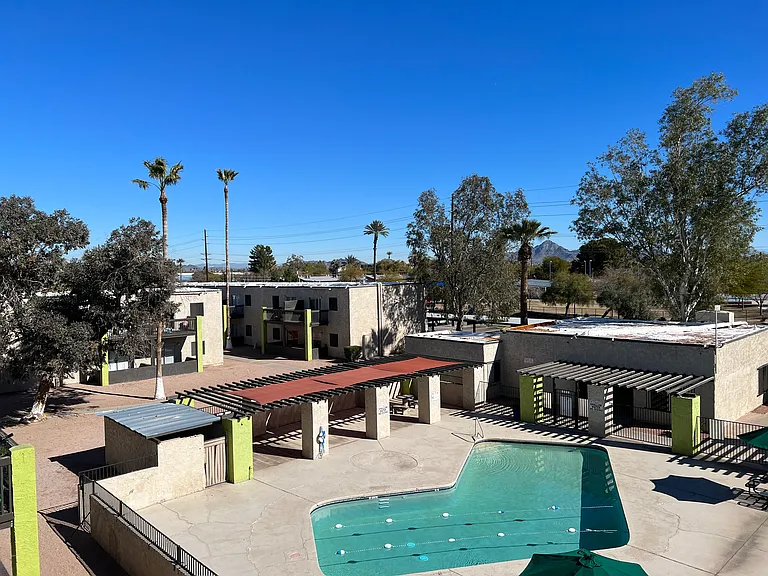 Sundowner Apartments — Photo 10