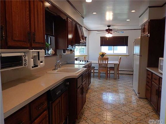 5th image of 21 Midwood Dr