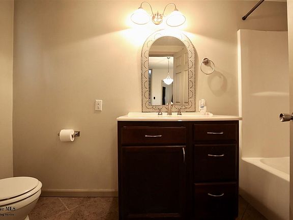 5th image of 1105 W Fair Ave