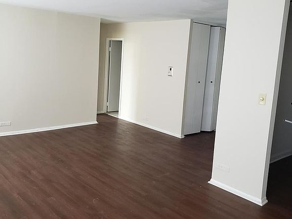 3rd image of 4300 W Ford City Dr APT 409