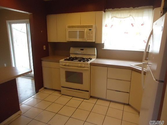 4th image of 51 Lloyd Dr