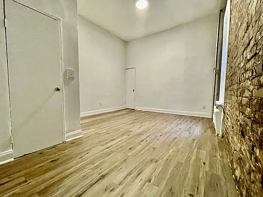 Rented by R New York | media 3