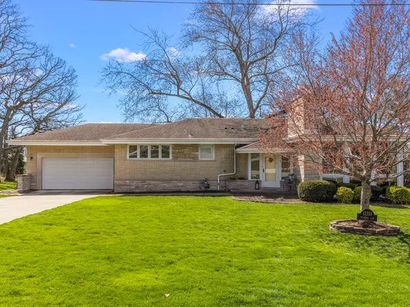 11311 Tecumseh Ln, Indian Head Park, IL 60525