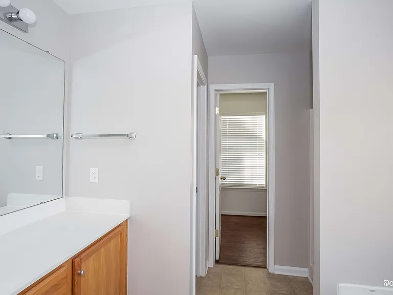 338 Courtland Ct — Photo 12