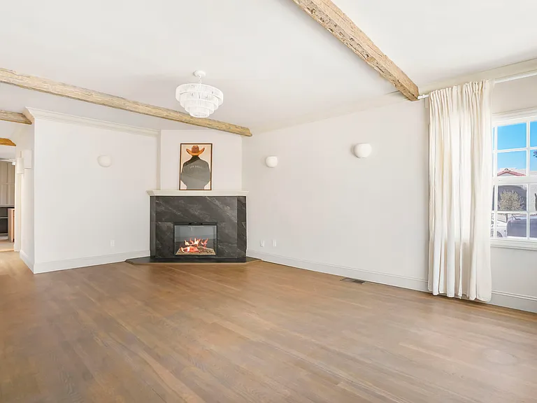 4766 Terrace Dr — Photo 4