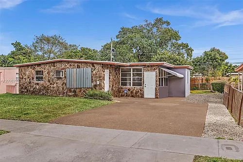1824 NW 25th Ave Photo 1