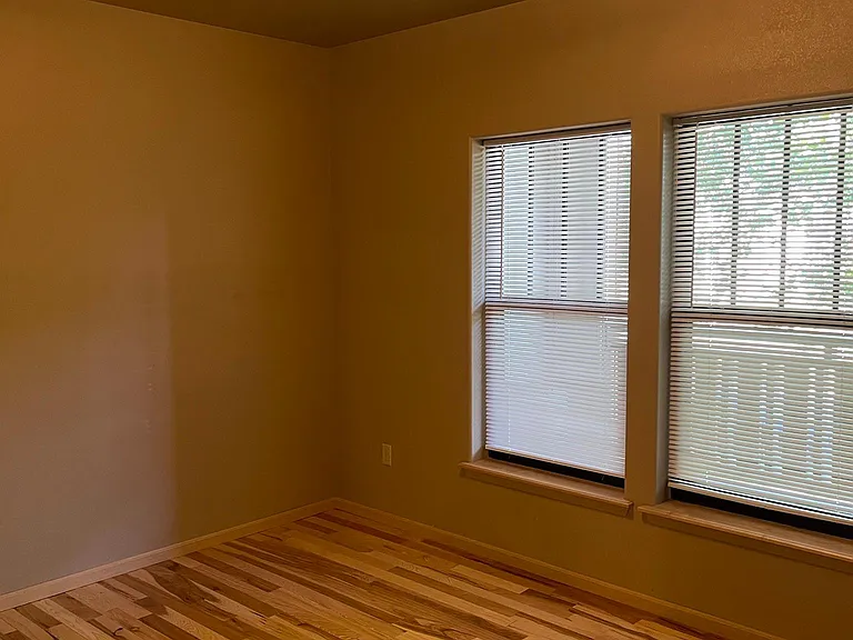 821 E Jefferson St #11 — Photo 9
