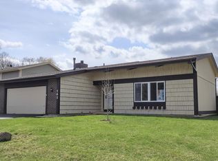 762 N Woodfield Trl, Roselle, IL