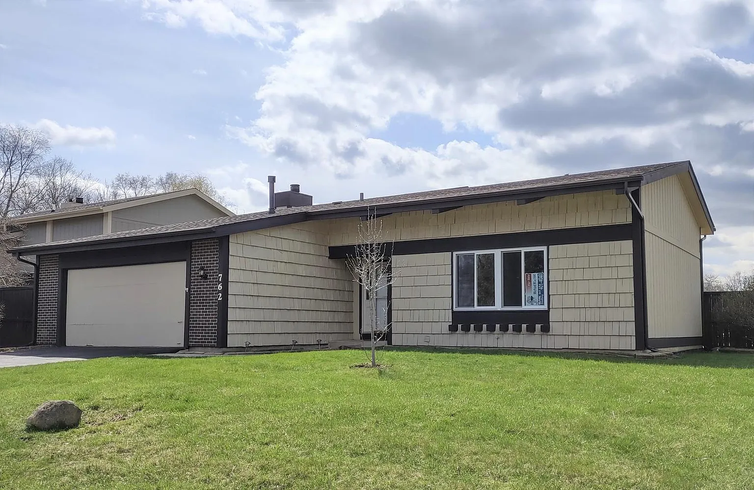 762 N Woodfield Trl photo 1