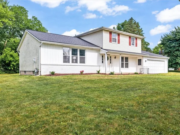 42 Twin Circle Dr, Rochester, NY 14624