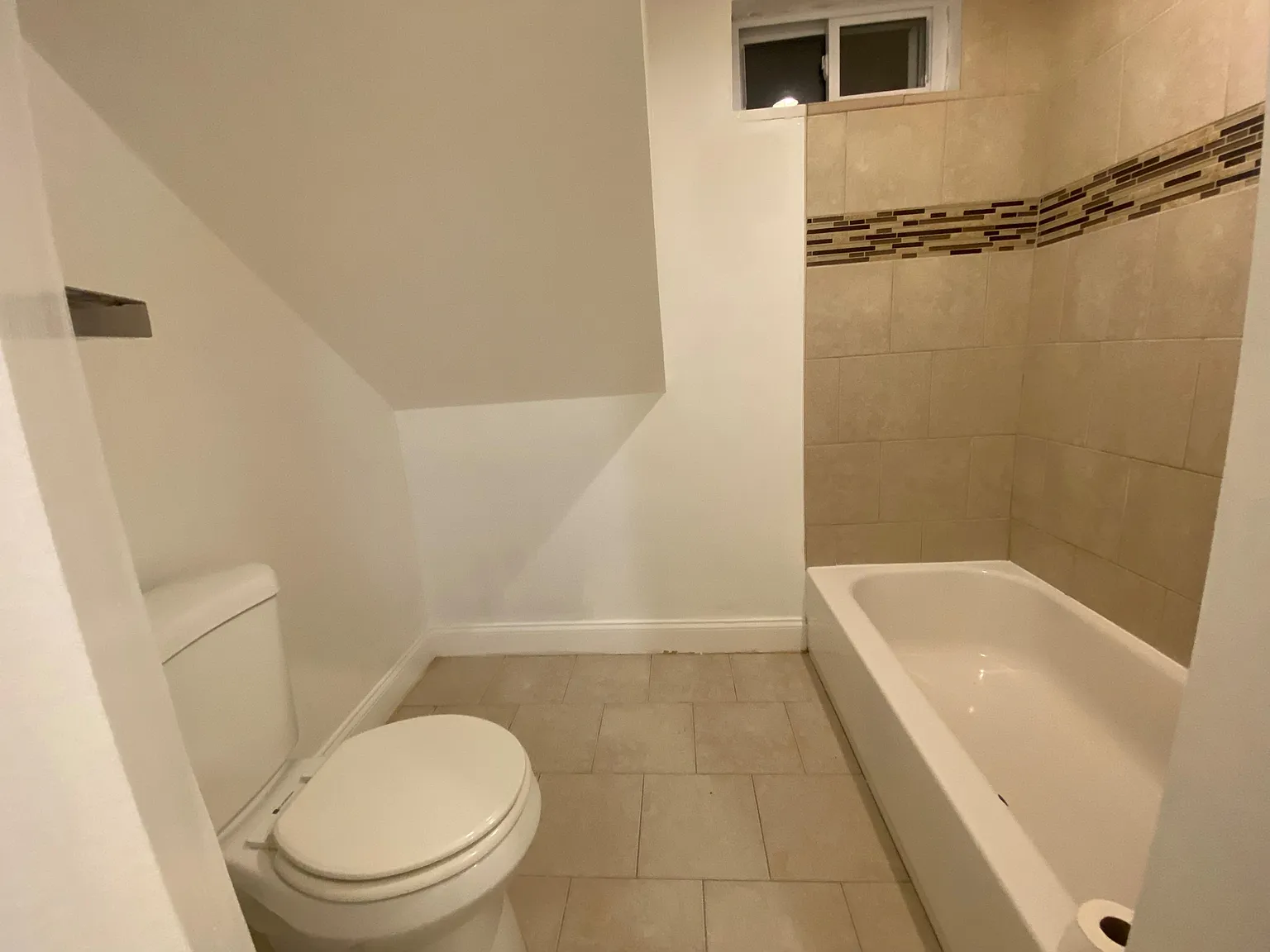 4 bed, 3.0 bath, 2105 sqft, $892 — Photo 3