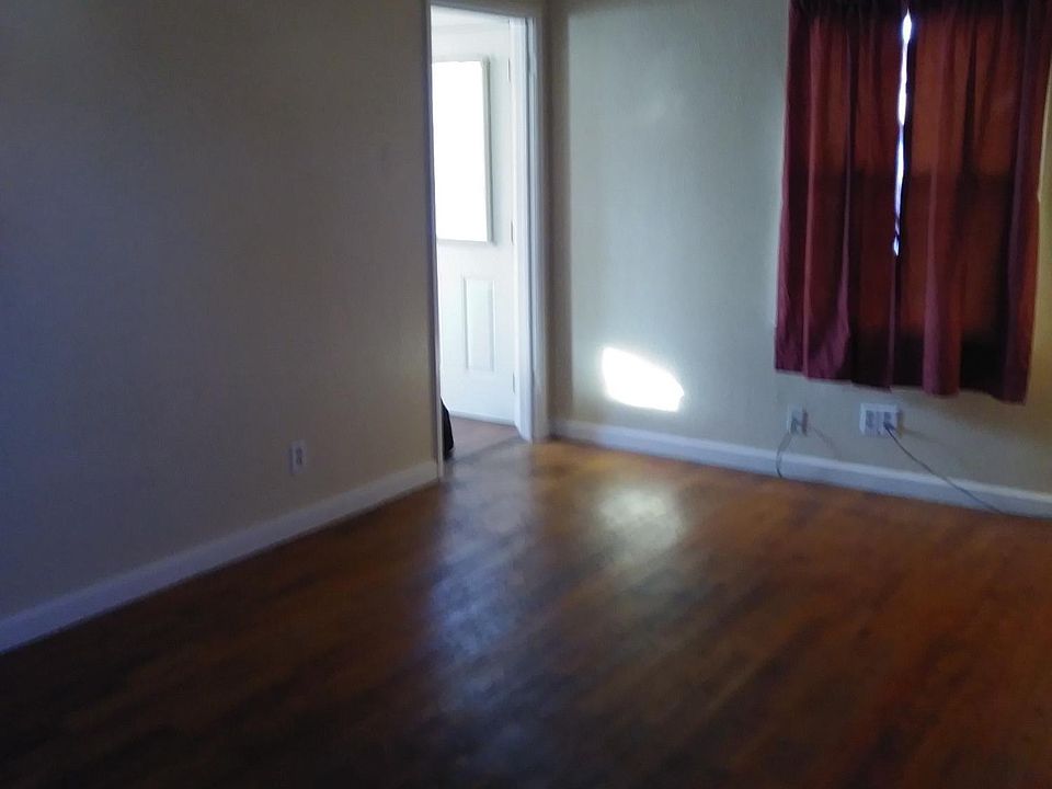 1st image of 812 W Main St