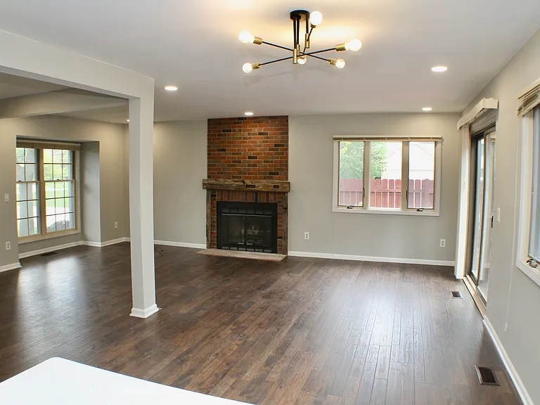 1483 Colony Dr — Photo 7