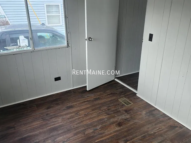 681 Main Rd N #4 — Photo 8