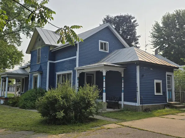 510 W Fulton St, Waupaca, WI 54981