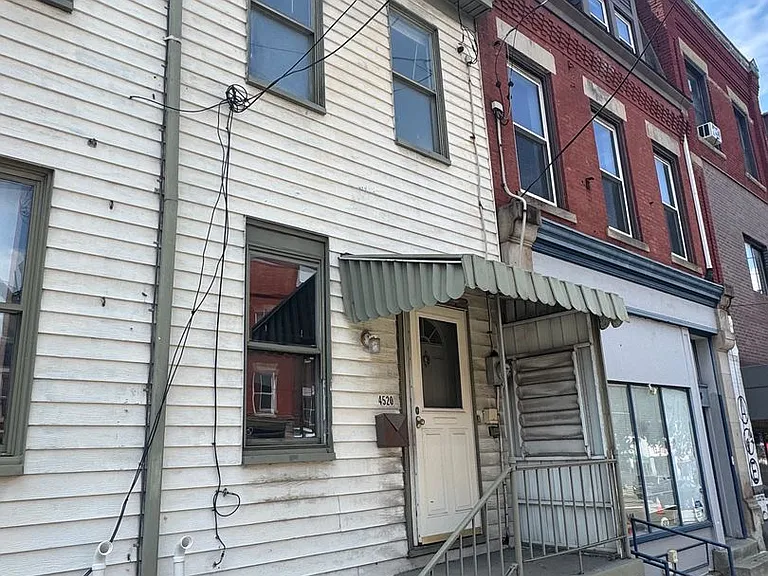 4520 Liberty Ave — Photo 1