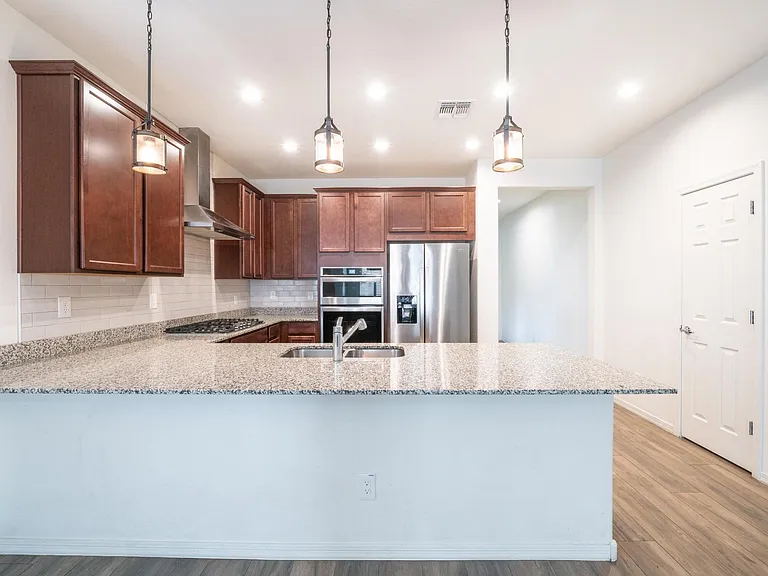 10872 W Marshall Ave — Photo 3