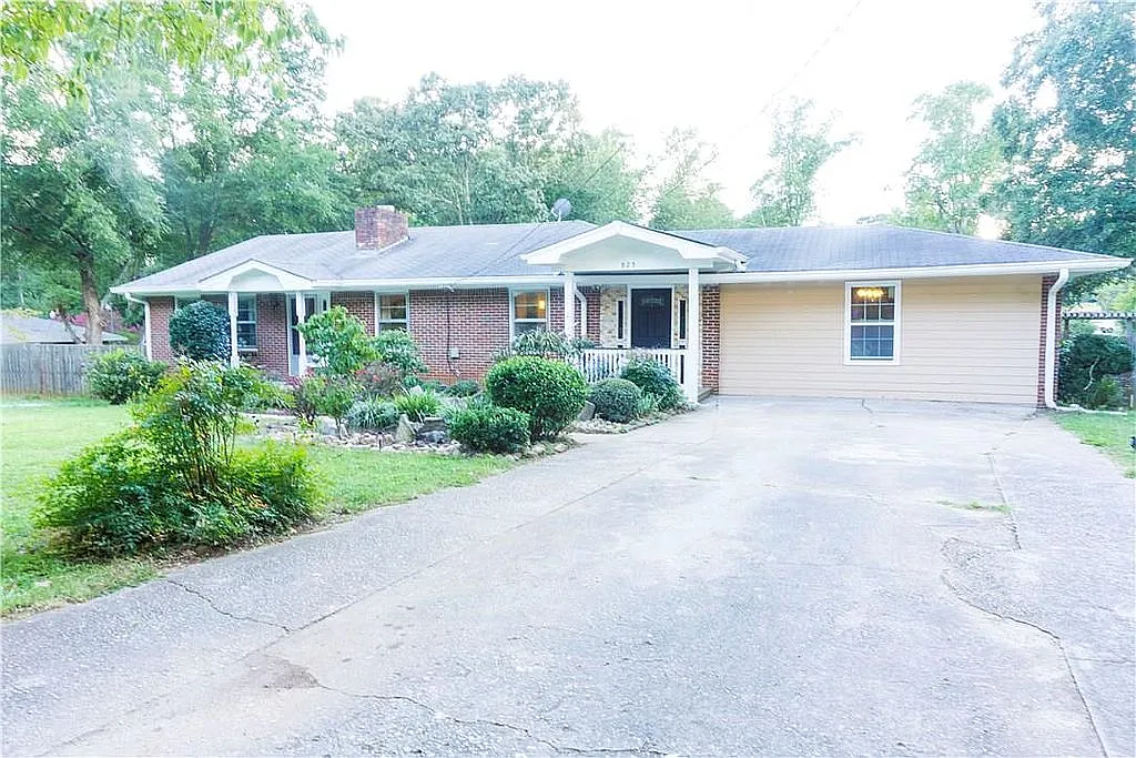 825 Kenneth Ln photo 1