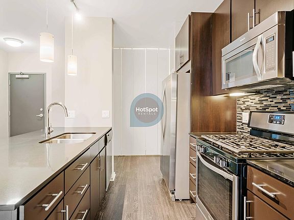 4th image of 622 W Randolph St #1405