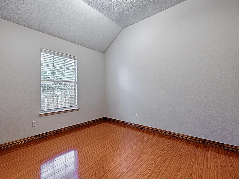 7512 Vineyard Dr — Photo 22