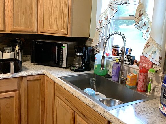 3rd image of 216 Woodside Dr