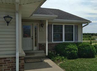 102 Heritage Ct, Aledo, IL 61231