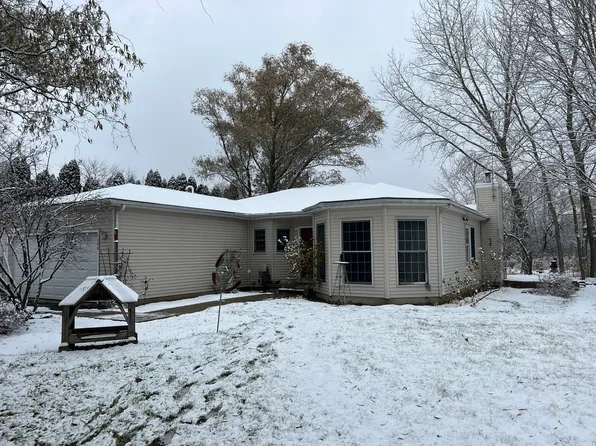 5200 W Valley Dr, Richmond, IL 60071