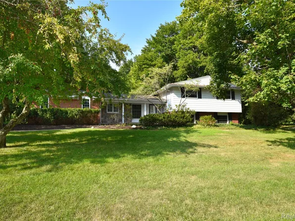 872 Dursley Rd, Bloomfield Hills, MI 48304