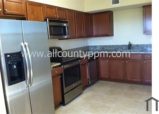 3 bed, $3,000 — Photo 1