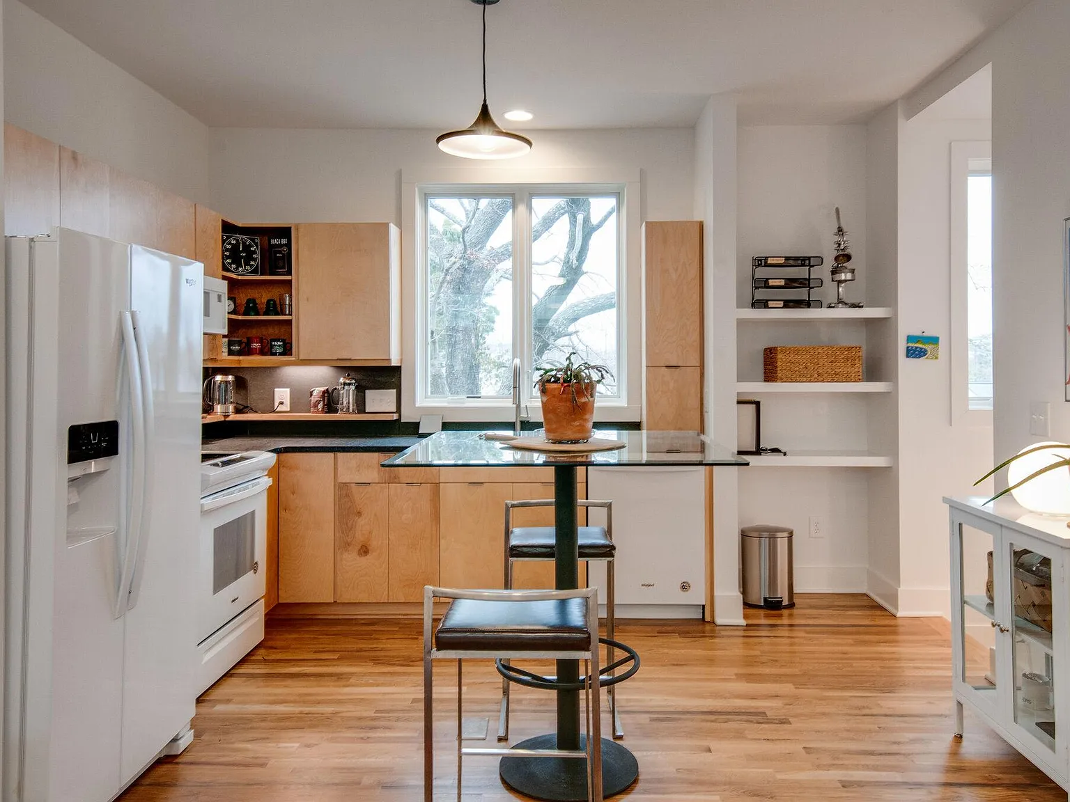 1 bed, 808 sqft, $2,025 — Photo 4