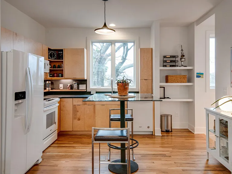 2513 White Ave #2 — Photo 4