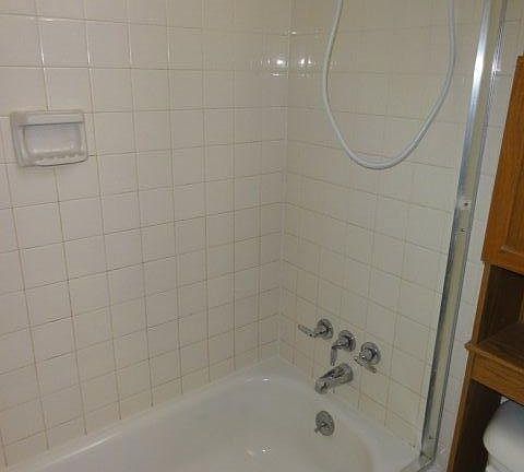 3rd image of 528 Adrian Ct