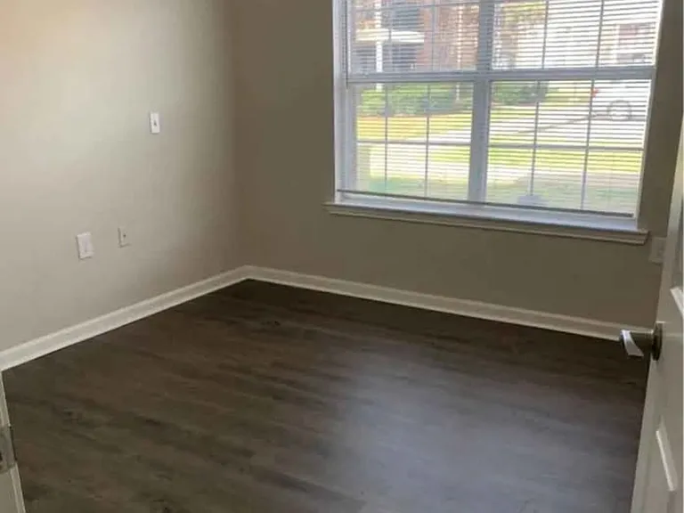 140 Royal Dr #D-6 — Photo 3