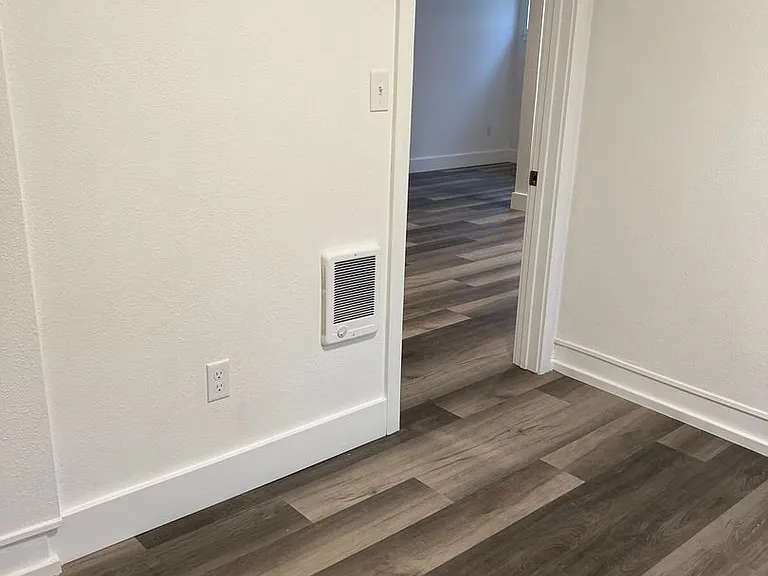 249 E Poplar St — Photo 11
