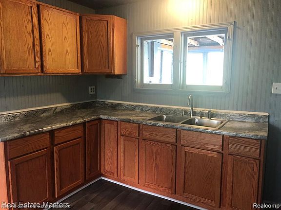 5th image of 7627 Lapeer Rd