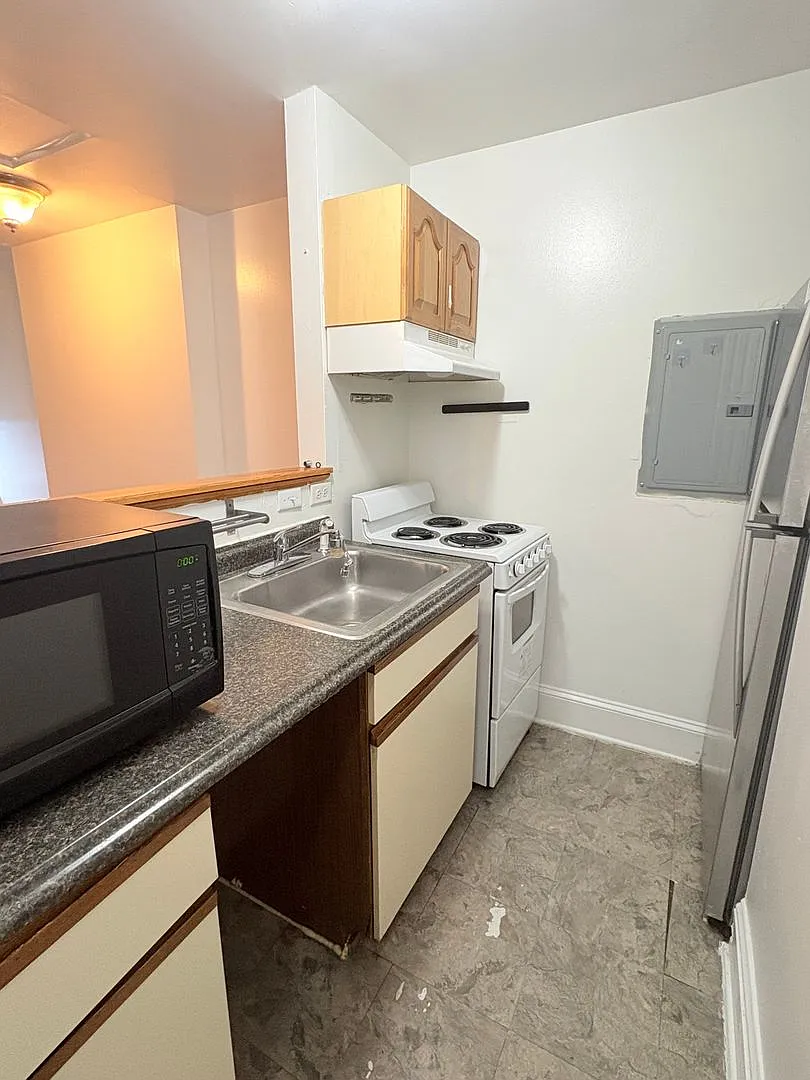 112 E. Preston St — Photo 4