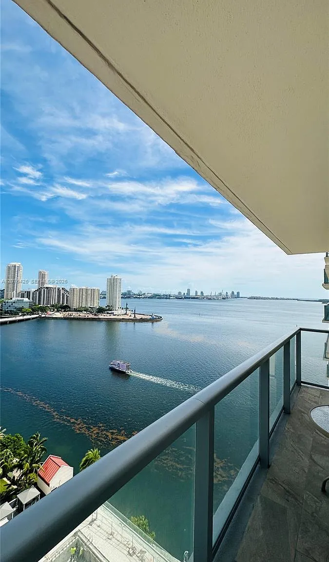 The Mark On Brickell Cond — Photo 1