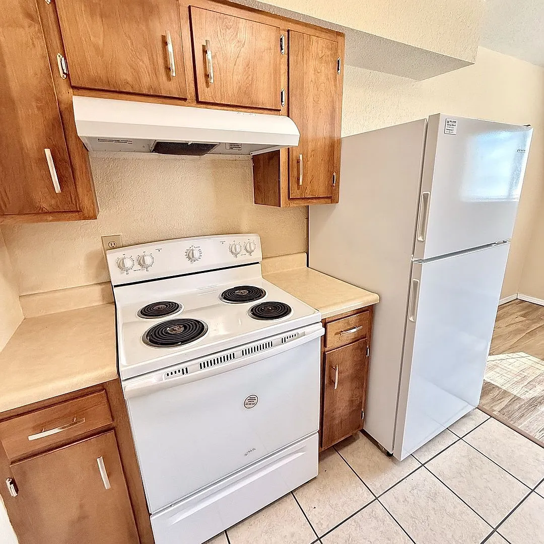 Delwin Apts — Photo 4