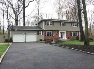 5 Forrest Rd, Randolph, NJ 07869