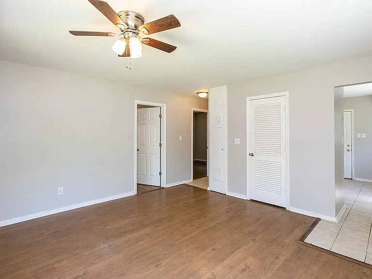 2028 E Clay St — Photo 9