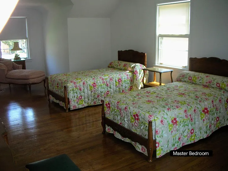 Primary Suite w/ Sitting Area & Large Walk-In Closet