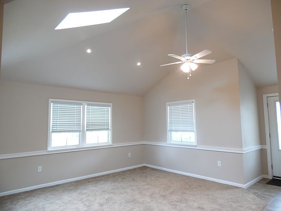 5th image of 68 Hershey Ln