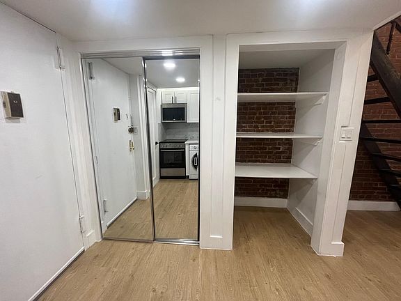 4th image of 15 W 82nd St #3A