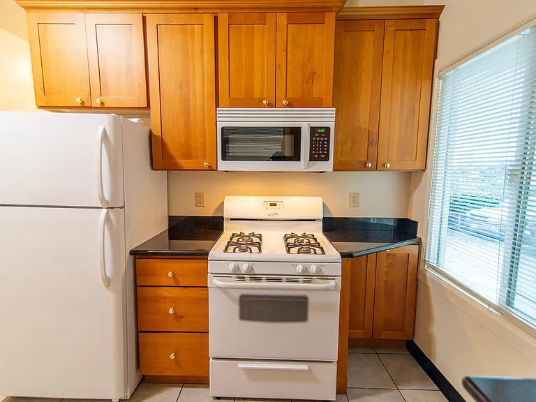 845 Warfield Ave — Photo 17
