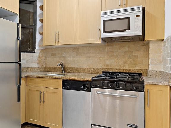 3rd image of 347 E 58th St APT 2F