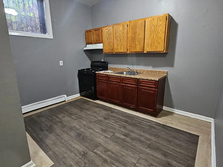 84 Woodside Pl #C1 — Photo 6