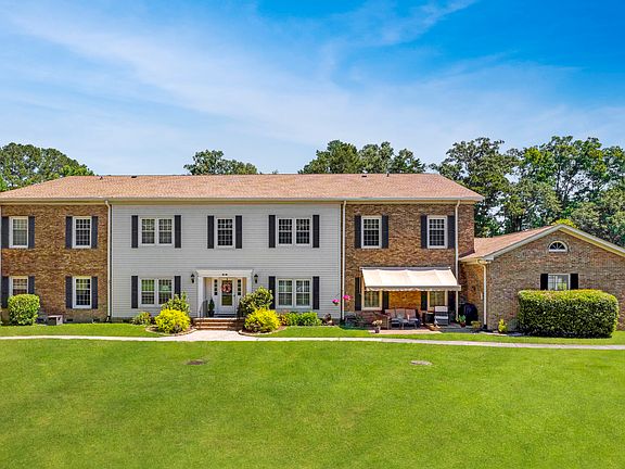2nd image of 105 Woodlake Dr