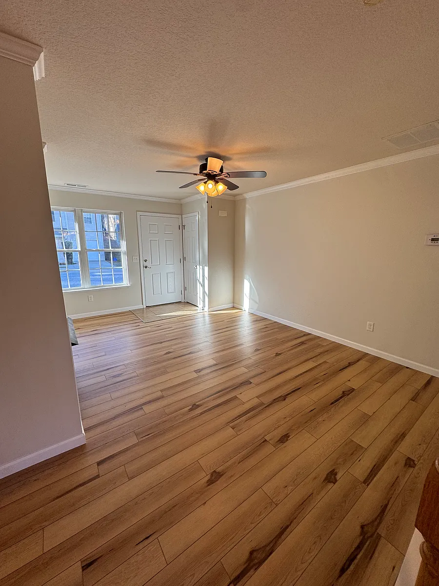 Building Photo - 141 Alpine Ridge Dr #141