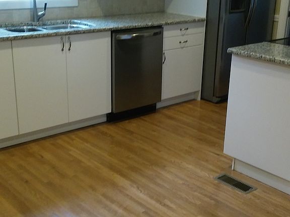 Kitchen/ new cabinets, granite