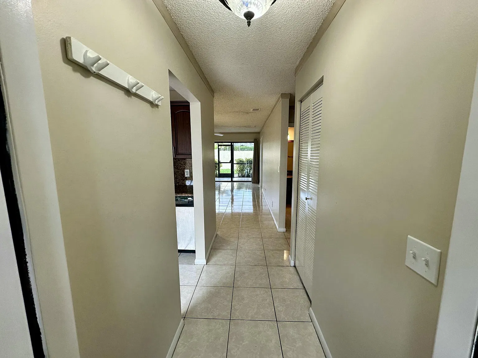 2 bed, 2.0 bath, 986 sqft, $2,400 — Photo 3